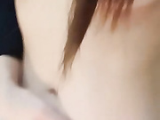 邻家小美眉芊芊黑丝诱惑，指奸骚逼淫水很多，这奶子非常好看，呻吟浪叫不止想被哥哥的大鸡巴干