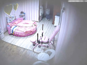 清纯性感的长发美女开好房间给男友打电话让他来,男的下面太大刚插就啊啊大叫：好疼,你慢点行不行,我缓一缓