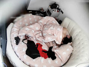 宾馆偷拍白嫩漂亮的良家人妻和男网友见面被带到宾馆要求啪啪,美女不愿意被扒掉衣服连扣带操干的高潮不断!