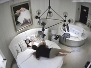 年轻漂亮的长发美女酒店和猥琐胖激情啪啪,美女开始有点不愿意,操了一会非常配合,操完又操,干的直求饶!国语!