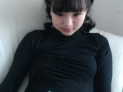 国人黑衣萌妹子国外平台漏胸小秀.mp4