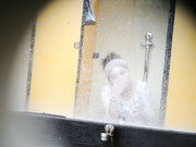 试衣间暗藏摄像头偷拍美女一个接一个来换衣服,肉乎乎的小奶子看的人直咽口水