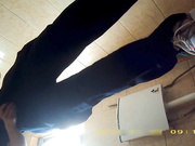 某站最新流出女厕TP年轻美眉耐克鞋妹子不停打电话美女真多