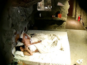 没啥性经验的小伙和大胸小女友吃饱饭玩一会大奶子啪啪干得猛被骑几下就射了