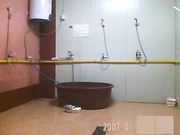 盗摄某公司女浴室女雇员洗浴视讯（一）