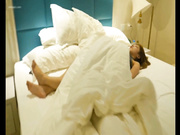 某站最新流出作品颜值网红美女生日吃饭被灌醉手里拿着玫瑰完全死猪状态被多人玩弄