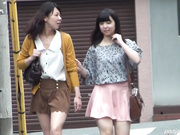 最新流出题材类作品2对白领美少妇公共卫生间并排叠加花式嘘嘘极品白虎馒头穴边尿边滴白带太诱人了