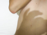 可爱的师大小师妹生活照与男友激情视频竖起中指