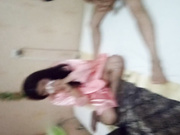 同城交友软件上认识的性感美女少妇聊熟后约出来和朋友一起玩3P,刚操一会就害羞的要求换个人试试