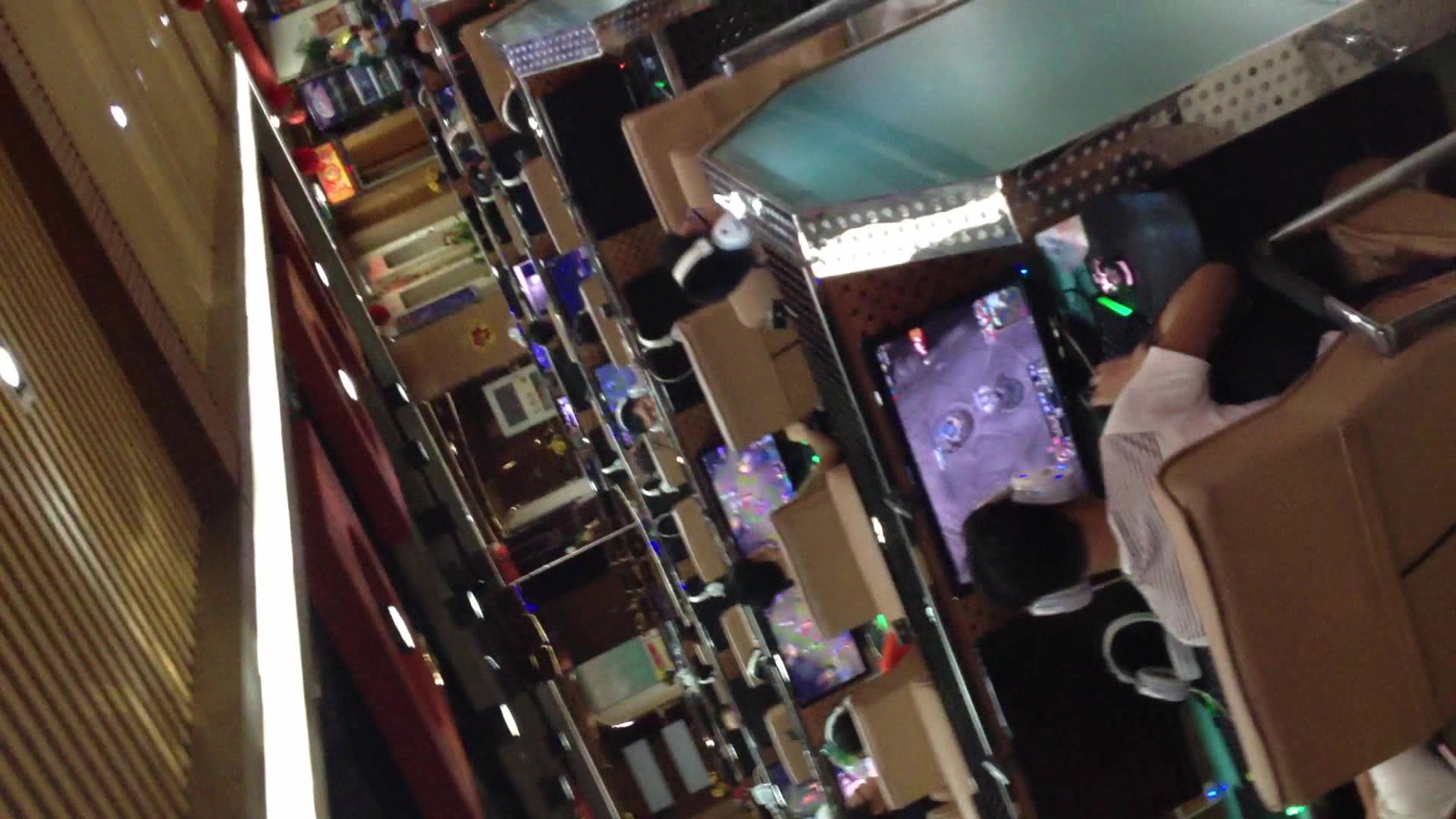 网吧惊现绝世女神,拼了老命才把她的B记录下来