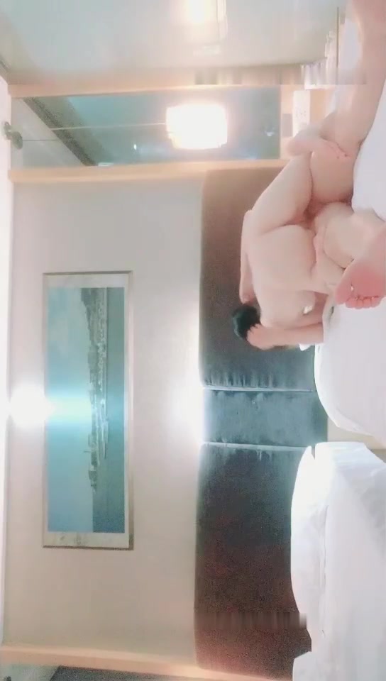 探花约炮 妹子皮肤很白嫩 激情啪啪 十分诱人