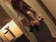 對反應可愛的嬌小胸部中出