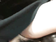 真大胆-时尚性感大美女和闺蜜到理发店做造型时故意掀开裙子露出逼逼勾引理发师,最后家中一起群交啪啪,国语!