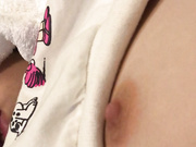 MJ迷倒01年可爱妹子跟她闺蜜玩脸 翻眼 玩脚，乳头粉嫩，青春胴体