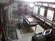 黑客破解商业街老银铺首饰店监控偷拍老板娘和老公一块看黄色电影嗨起在小长凳来一炮