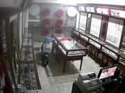 黑客破解商业街老银铺首饰店监控偷拍老板娘和老公一块看黄色电影嗨起在小长凳来一炮