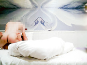 约啪泰国旅游活泼可爱学生妹,小穴紧致难以进入,疼痛难耐直喊：慢一点