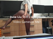 P站网红留学生『刘玥』最新自拍 骚气诱惑打游戏的男朋友 口硬了坐上去自己动表情很淫荡