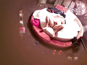 师范学院一对眼镜情侣开房亲热外表看起文艺保守内心热情似火开始妹子装矜持搞几下就变得主动换了几个姿势