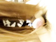 电影院刚认识没几天的大奶美女带回家操B时,不好意思拍摄一直用手挡脸说：不要拍脸,不要拍！操爽后也不挡了！B毛短而少,极品