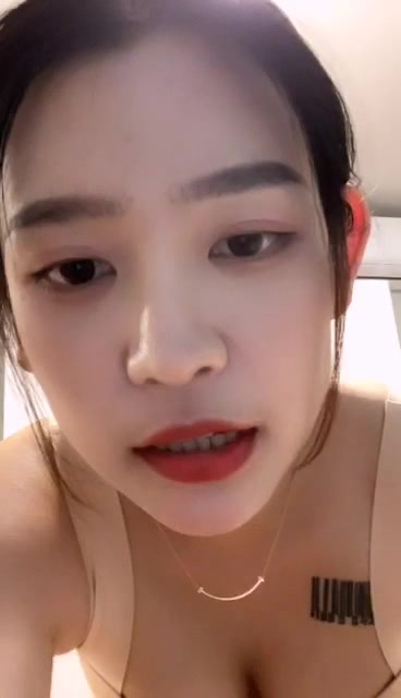 颜值不错红唇妹子和炮友啪啪大秀，口交舔弄被后入抽插猛操特写，呻吟娇喘非常诱人