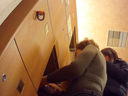 专业盗站最新流出女偷拍客潜入洗浴中心更衣室专挑身材好漂亮的妹子拍