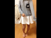 外站成人社区非常火的清纯漂亮萌妹智能手机自拍配信大合集搔首弄姿道具自慰年龄不大就能高潮喷水了