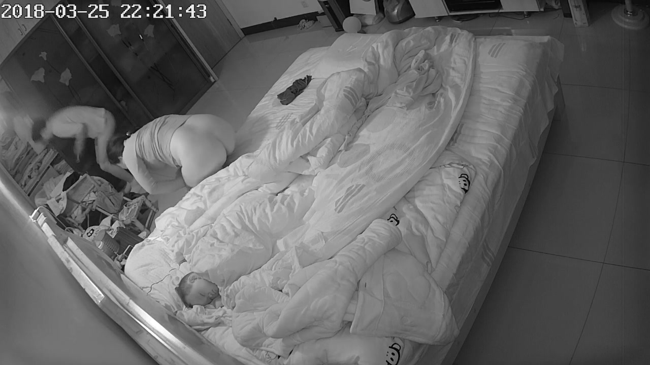 【家庭偷窺第三季】最新破解家庭攝像頭拍攝到的小夫妻日常啪啪過性生活 原版高清