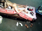 大雞巴農民工大叔城中村出租房找了個苗條小姐姐泄瀉火 各種體位玩弄無套內射 720P高清