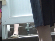 廁神潛入某大學校園公共女廁多機位定點偸拍各式年輕漂亮大學生妹子如廁 一線天饅頭穴看得讓人欲火焚身 1080P高清原版