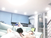 口味有点屌的《山鸡探花》约炮30多岁的饥渴良家少妇在家里客厅沙发上激情啪啪_ev