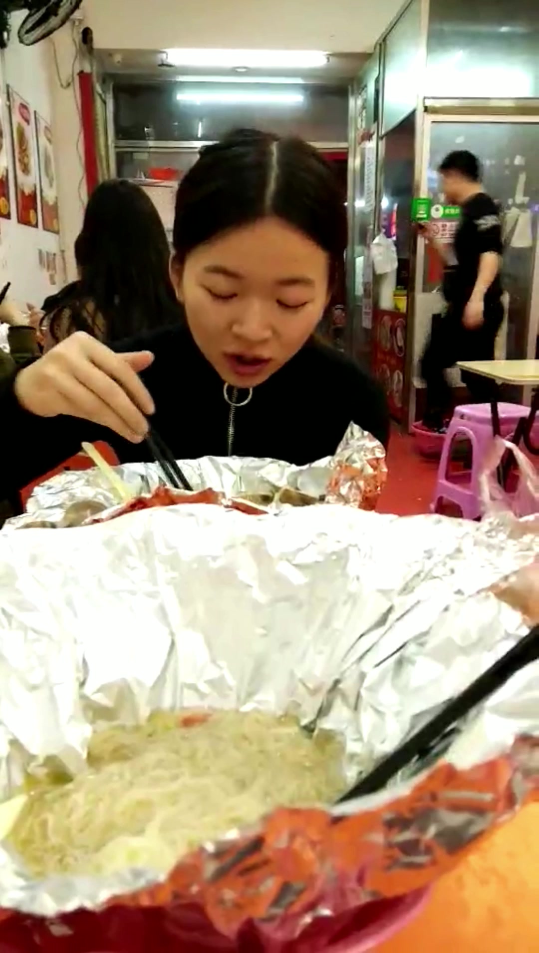 骚逼颖一顿螺蛳粉就可以操了