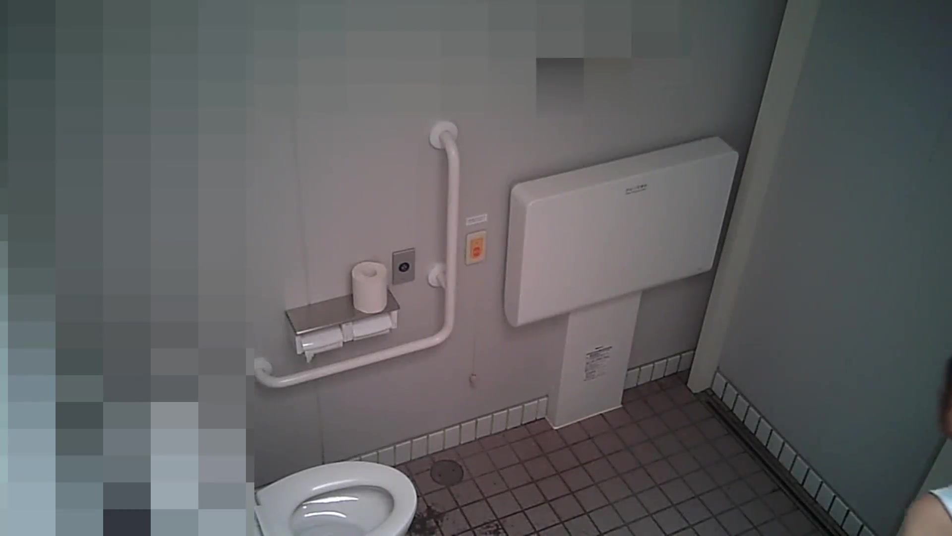 【全網首發】【盜站偷拍】泳池更衣室摘錄3個顏值高身材好的小姐姐 稀缺資源絕版收藏～原版高清