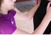 性感大学生用身体感谢她的足球教练