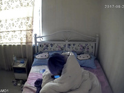 【精品推薦】未流出過的小旅館高清偷拍-年輕小情侶待在房裏無聊 玩了會手機就操逼 原版高清