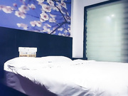 极品少妇近距离特写口交表情一览无余后入啪啪