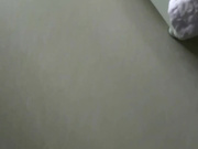 妈妈午休时故意不穿内裤,穿着性感暴露的黑丝勾引儿子,实在受不了进去不停的揉奶子扣小穴,没一会2人就操起来了,首