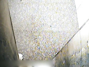 6月沟厕--如此环境下也能淡定玩手机