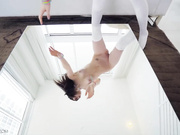 兔女郎小姐姐练习下蹲的功夫，一双修长的美腿叉开坐在鸡巴上起伏摇摆