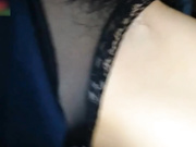 女同事来做客挑逗后没生气赶紧撕破内裤爆插