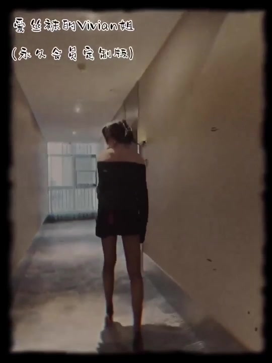 Vivan黑丝高跟女神卫生间虐草