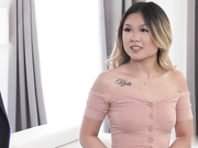 亚裔丰满妹子重口味性爱深喉舔逼后入操嗷嗷叫