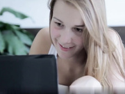 年轻妓女-活泼的年轻人尝试性约会以换取金钱