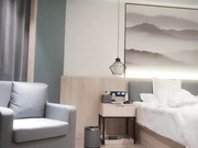 约顶级外围紧身裤大长腿深喉大屌侧入爆插娇喘