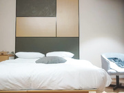 JK装短裙黑丝极品女神跪地深喉怼着大屁股操