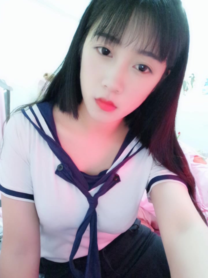 清纯姐姐穿上校服喊着好想要好想要 嗯~啊~嗯