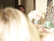 爸爸让我玩，把他的大公鸡给了我