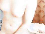 甜美白皙美女全裸揉奶诱惑吃逼逼双人啪啪