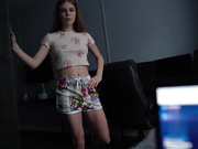 继母要求按摩并开始做爱