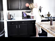 麦尔夫-米尔夫在篮球比赛中和丈夫的朋友做爱